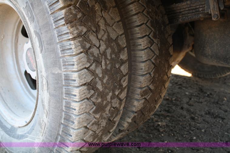 image for item 4795 2001 GMC Sierra K3500 utility pickup truck