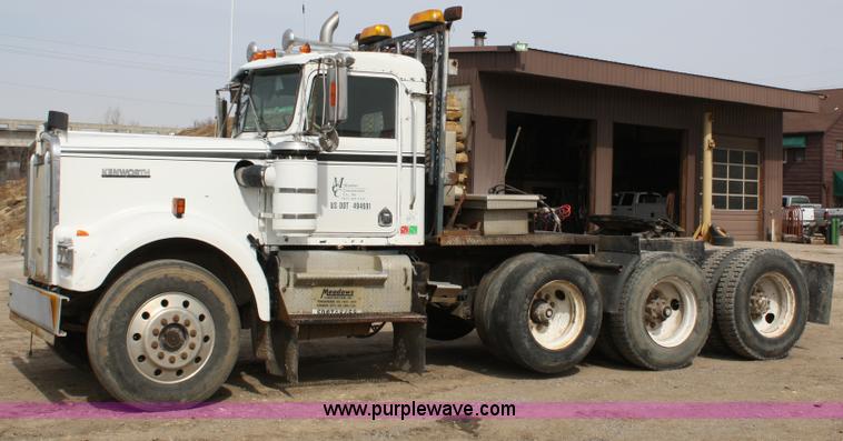 image for item 4910 1978 Kenworth W900A semi truck