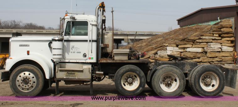 image for item 4910 1978 Kenworth W900A semi truck