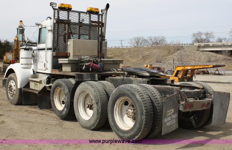 image for item 4910 1978 Kenworth W900A semi truck