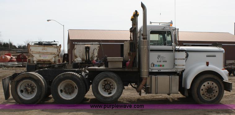 image for item 4910 1978 Kenworth W900A semi truck