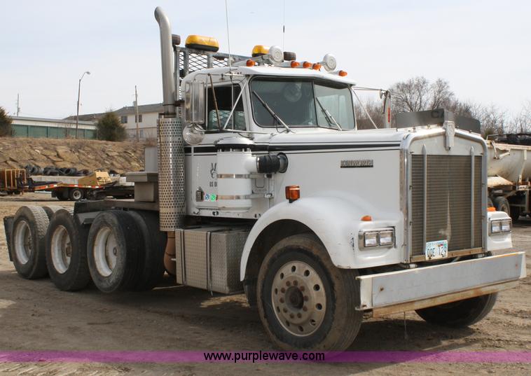 image for item 4910 1978 Kenworth W900A semi truck