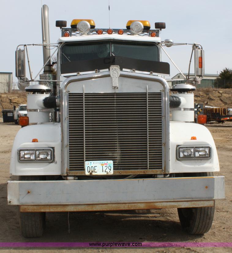 image for item 4910 1978 Kenworth W900A semi truck