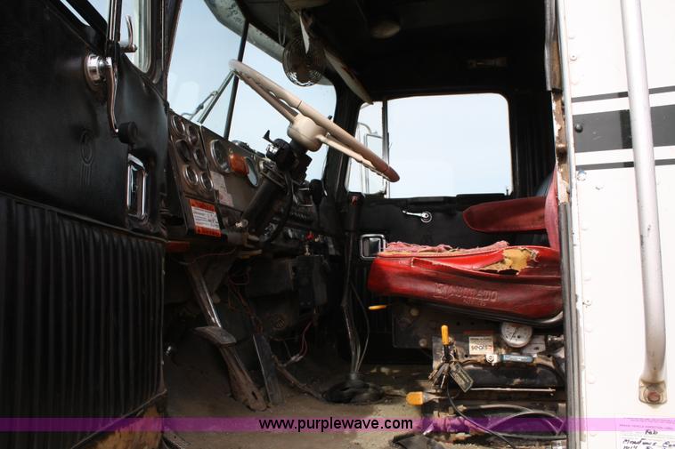 image for item 4910 1978 Kenworth W900A semi truck