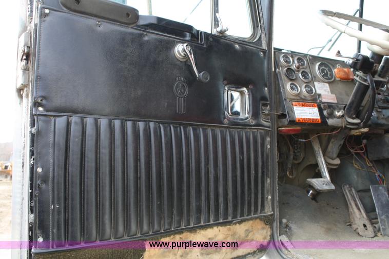 image for item 4910 1978 Kenworth W900A semi truck