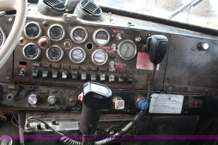 image for item 4910 1978 Kenworth W900A semi truck