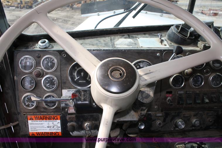 image for item 4910 1978 Kenworth W900A semi truck