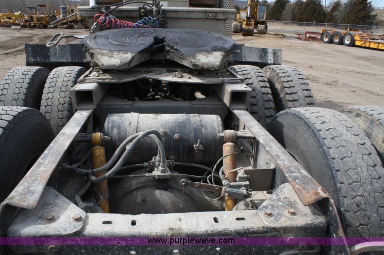 image for item 4910 1978 Kenworth W900A semi truck