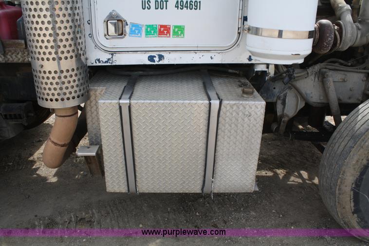 image for item 4910 1978 Kenworth W900A semi truck