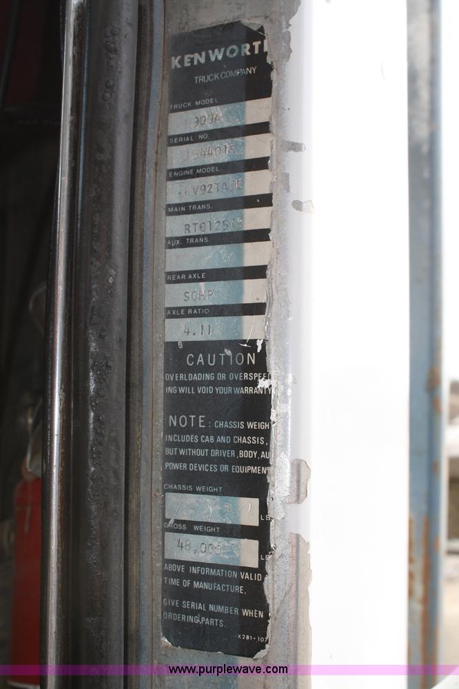 image for item 4910 1978 Kenworth W900A semi truck