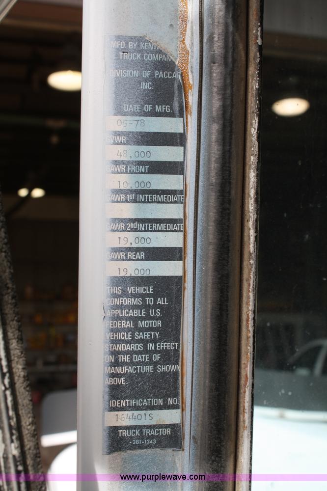 image for item 4910 1978 Kenworth W900A semi truck