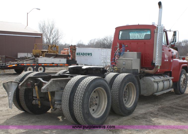 image for item 4911 1988 Ford LTL9000 semi truck