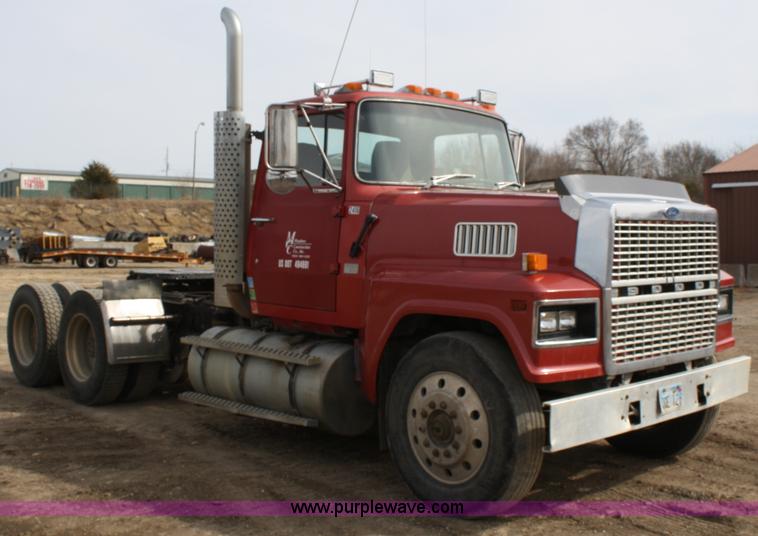 image for item 4911 1988 Ford LTL9000 semi truck