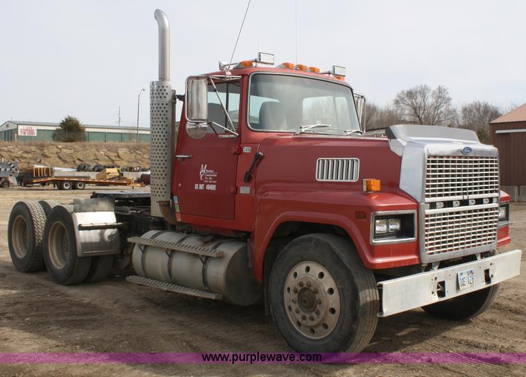 image for item 4911 1988 Ford LTL9000 semi truck