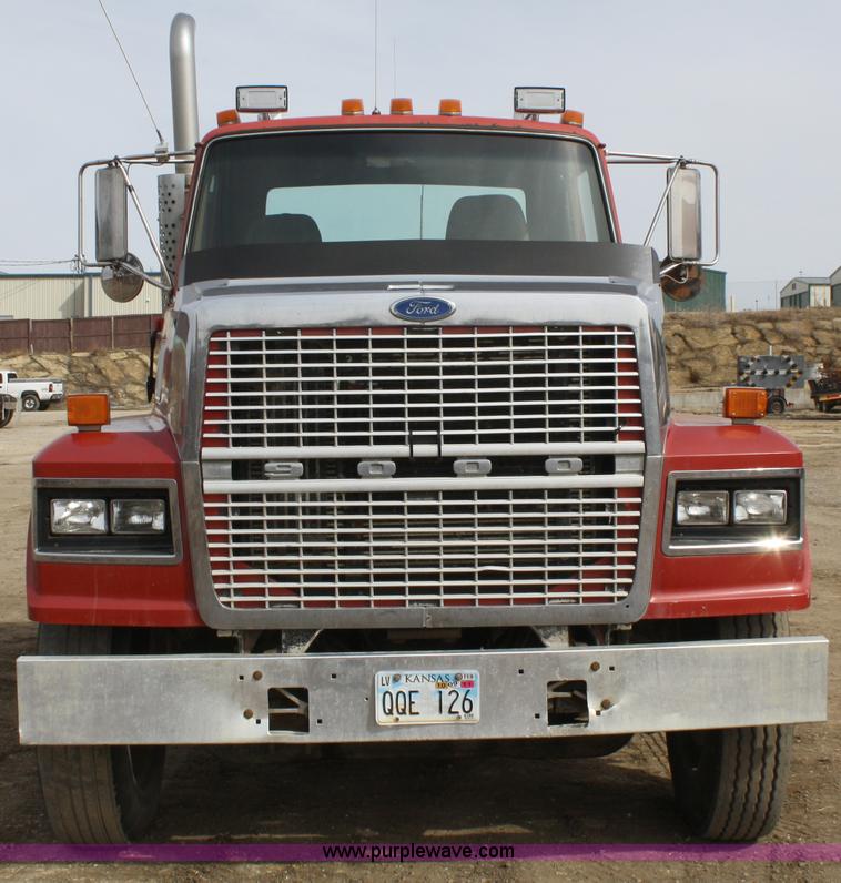 image for item 4911 1988 Ford LTL9000 semi truck