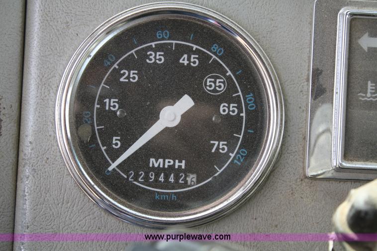 image for item 4911 1988 Ford LTL9000 semi truck