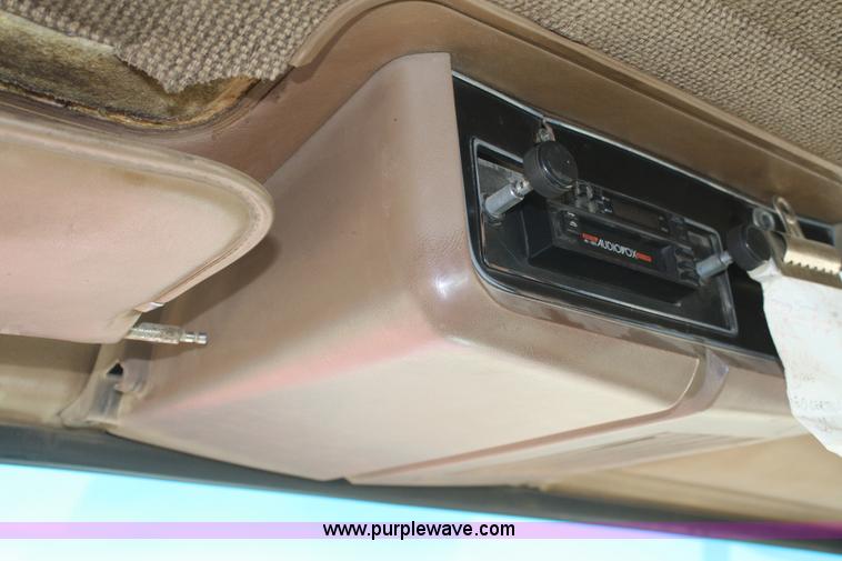 image for item 4911 1988 Ford LTL9000 semi truck