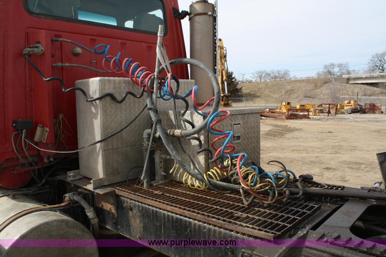 image for item 4911 1988 Ford LTL9000 semi truck