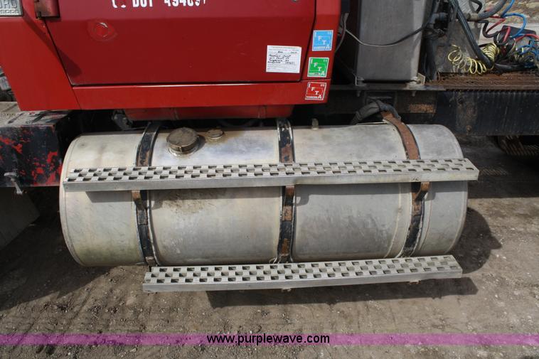 image for item 4911 1988 Ford LTL9000 semi truck