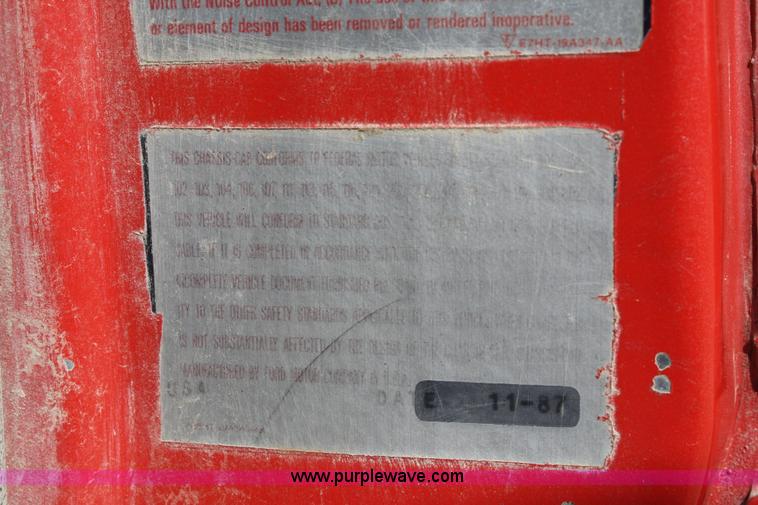 image for item 4911 1988 Ford LTL9000 semi truck