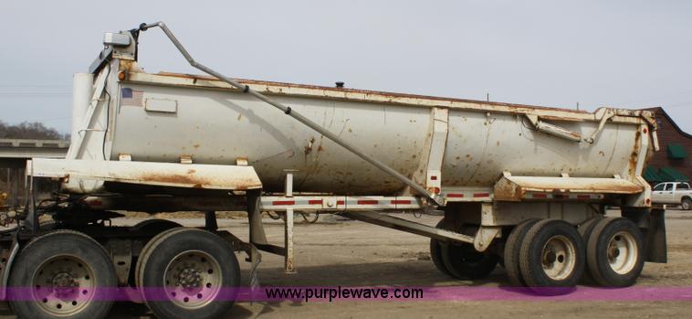 image for item 4912 1998 Travis 26' end dump trailer