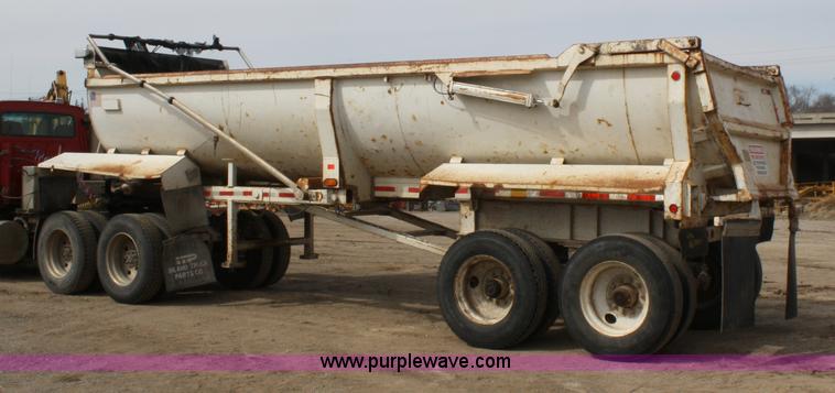 image for item 4912 1998 Travis 26' end dump trailer