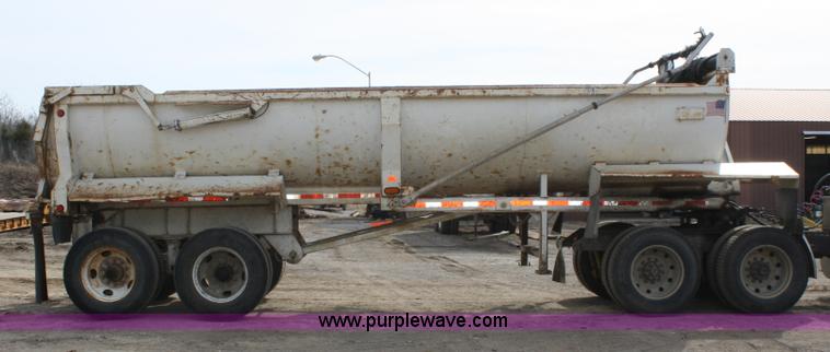 image for item 4912 1998 Travis 26' end dump trailer