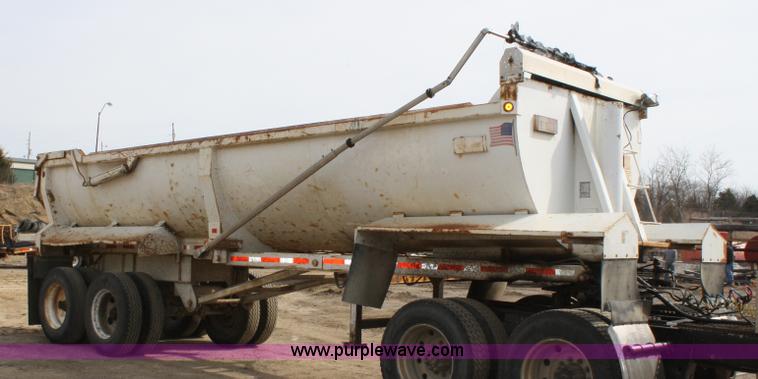 image for item 4912 1998 Travis 26' end dump trailer