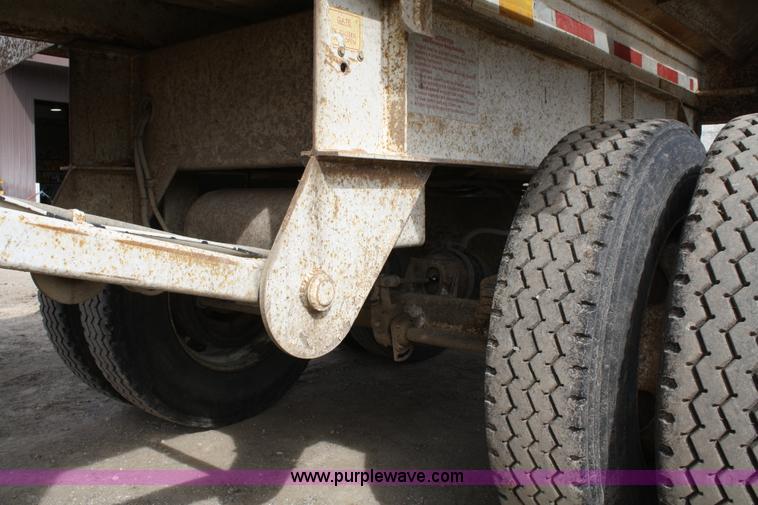 image for item 4912 1998 Travis 26' end dump trailer