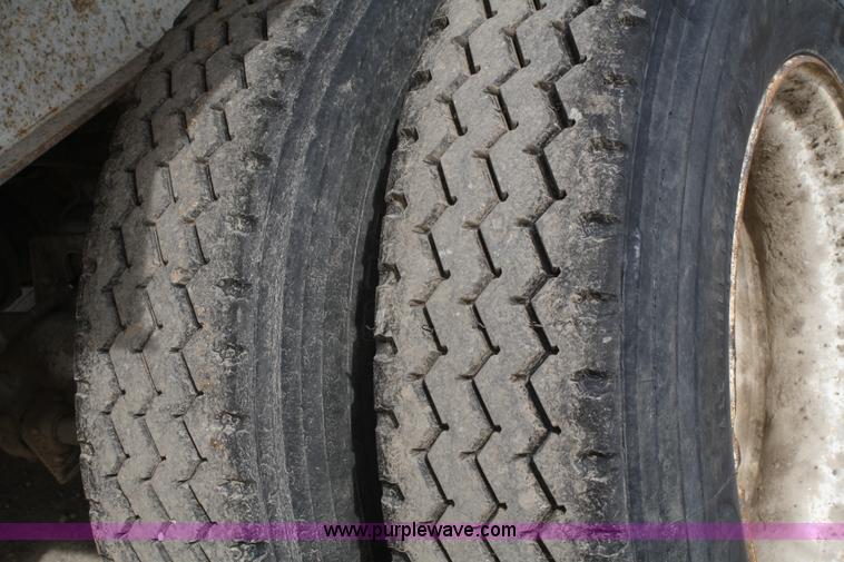 image for item 4912 1998 Travis 26' end dump trailer