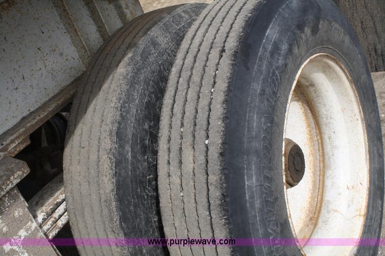 image for item 4912 1998 Travis 26' end dump trailer