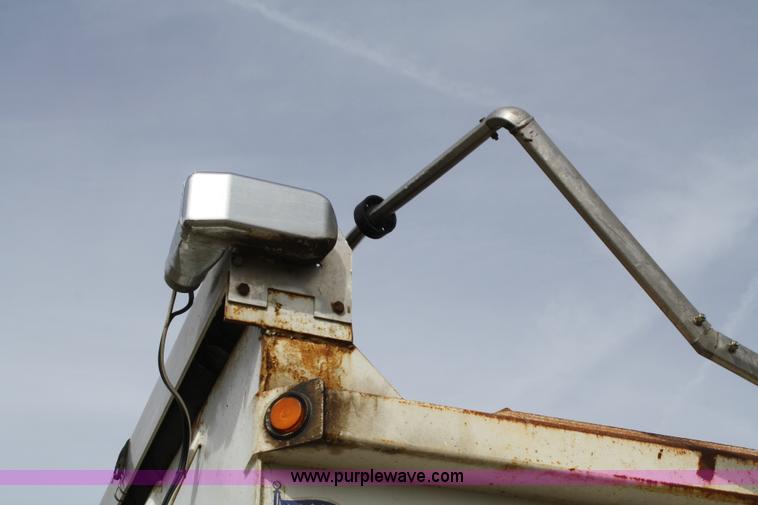 image for item 4912 1998 Travis 26' end dump trailer