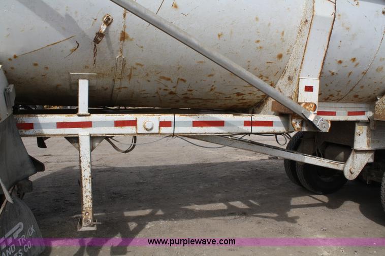 image for item 4912 1998 Travis 26' end dump trailer