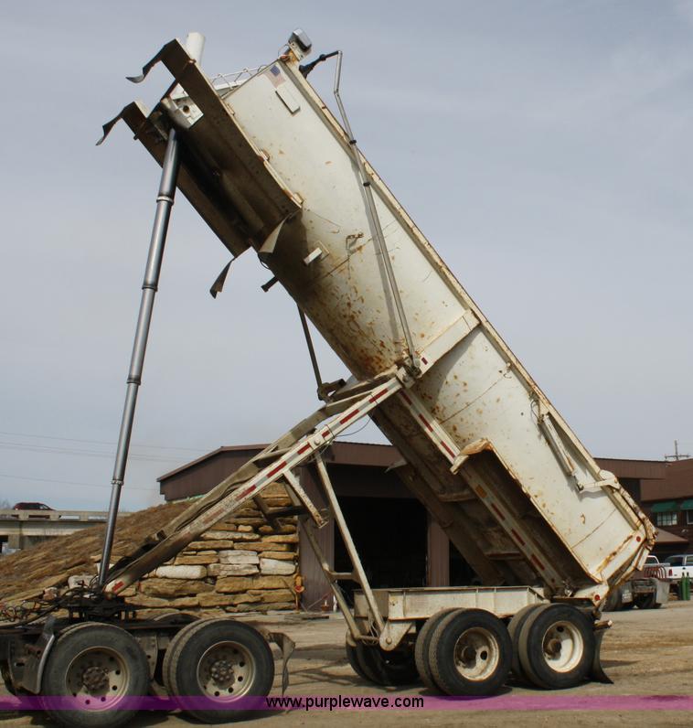 image for item 4912 1998 Travis 26' end dump trailer