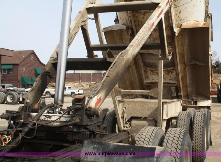 image for item 4912 1998 Travis 26' end dump trailer