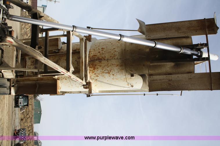 image for item 4912 1998 Travis 26' end dump trailer