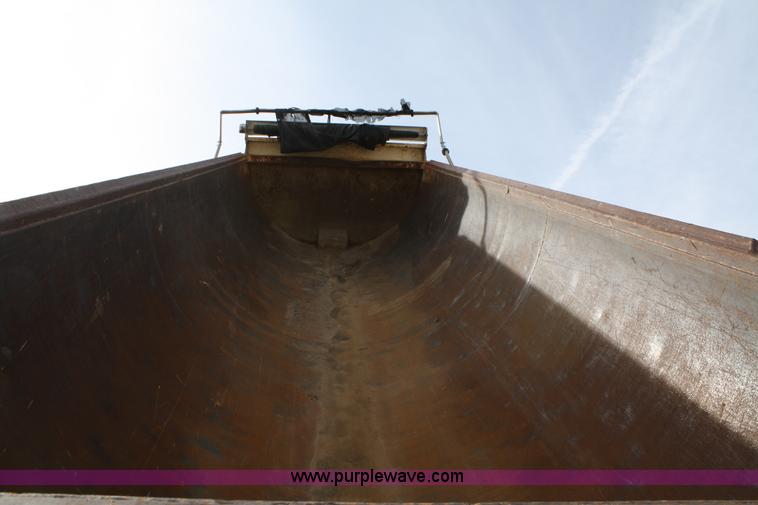 image for item 4912 1998 Travis 26' end dump trailer