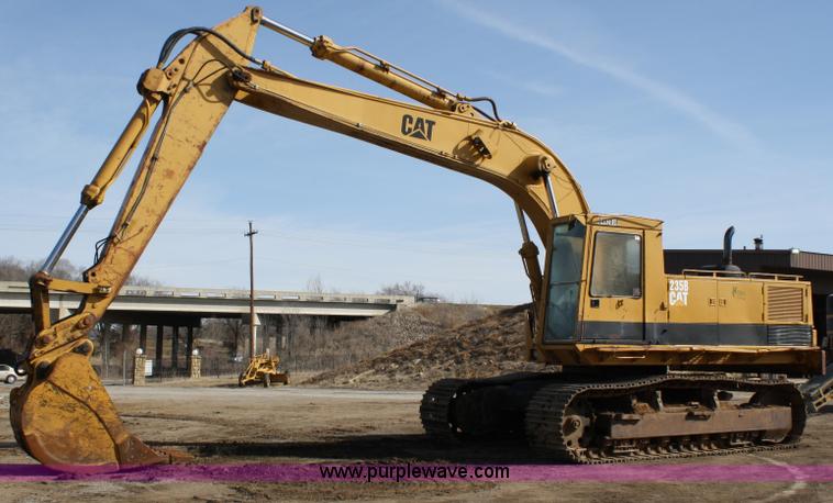 image for item 4960 1985 Caterpillar 235BH excavator