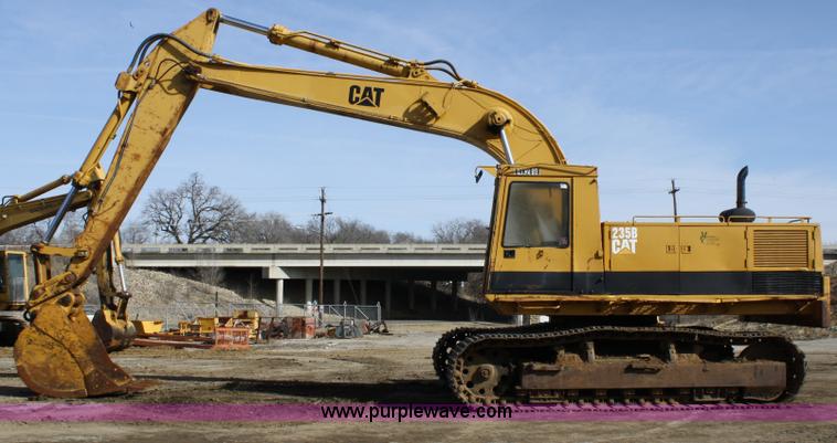 image for item 4960 1985 Caterpillar 235BH excavator