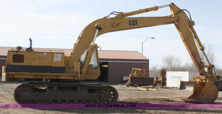 image for item 4960 1985 Caterpillar 235BH excavator
