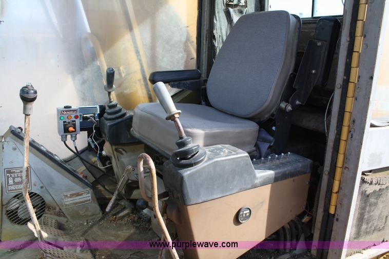 image for item 4960 1985 Caterpillar 235BH excavator