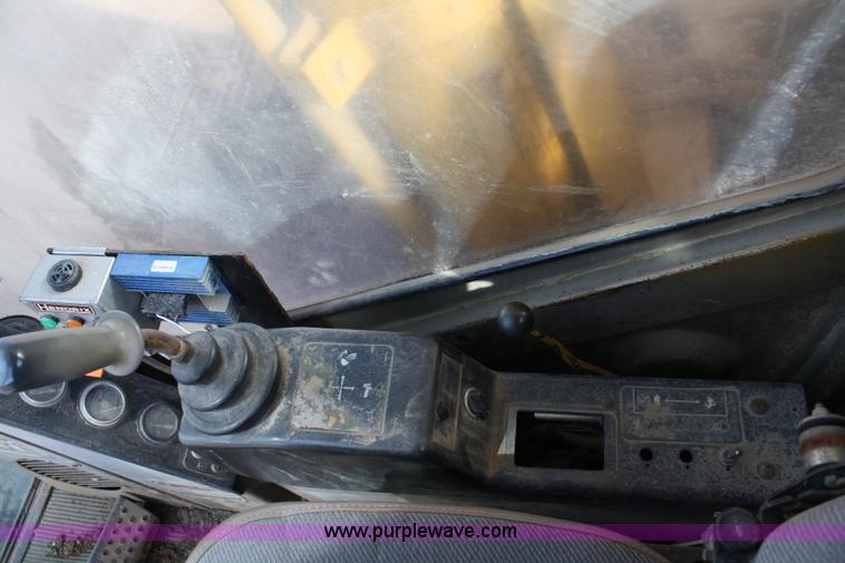 image for item 4960 1985 Caterpillar 235BH excavator