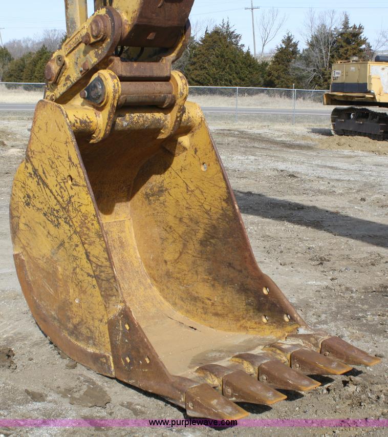 image for item 4960 1985 Caterpillar 235BH excavator