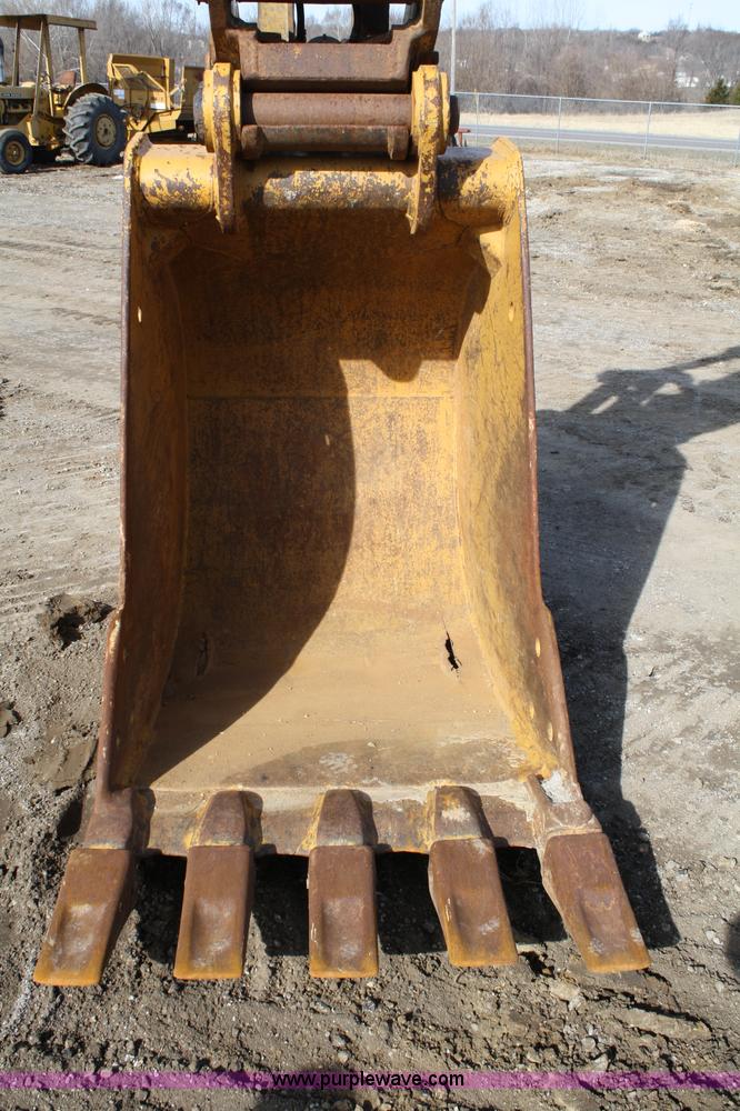 image for item 4960 1985 Caterpillar 235BH excavator