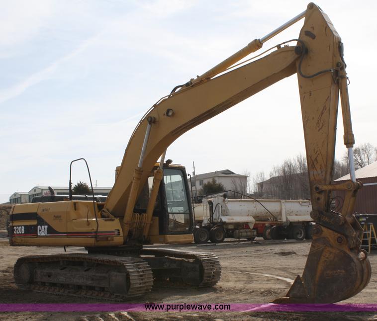 image for item 4961 1996 Caterpillar 320B excavator