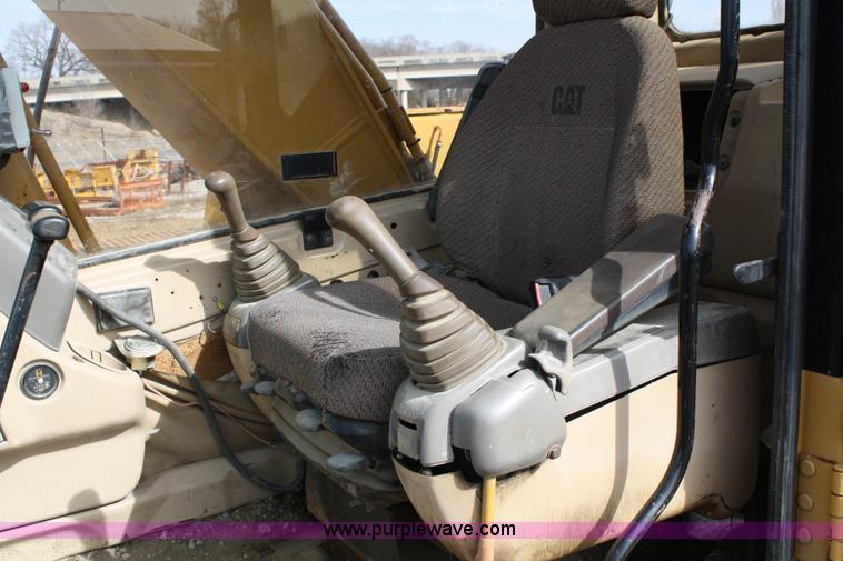 image for item 4961 1996 Caterpillar 320B excavator