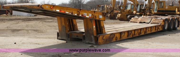 image for item 4962 1978 Hyster 50 ton low-boy trailer