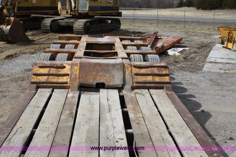 image for item 4962 1978 Hyster 50 ton low-boy trailer