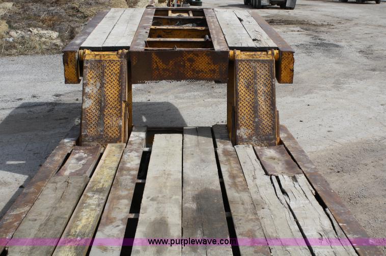 image for item 4962 1978 Hyster 50 ton low-boy trailer