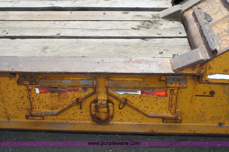 image for item 4962 1978 Hyster 50 ton low-boy trailer